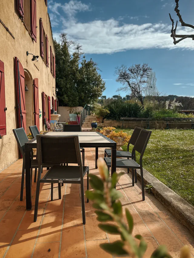 Outdoor terrace - Les Arnauds Bed & Breakfast in Aix-en-Provence